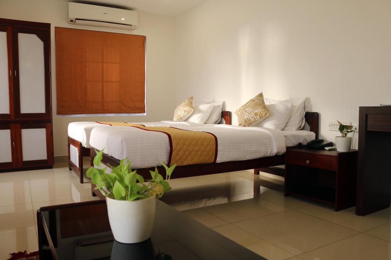 Hotel The Rubis Kottakkal Exterior foto